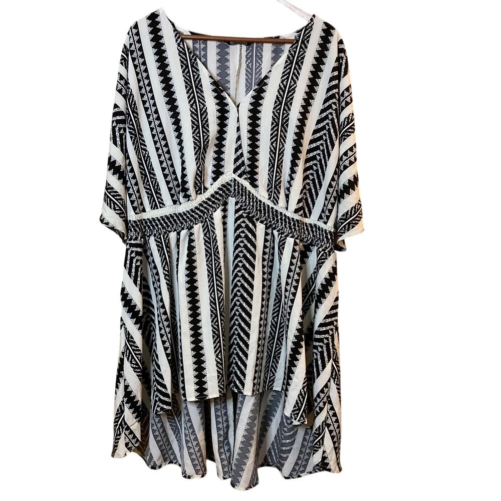 Bloomchic Black & White Geometric V-Neck High-Low Tunic Dolman Sleeve Plus 22/24
